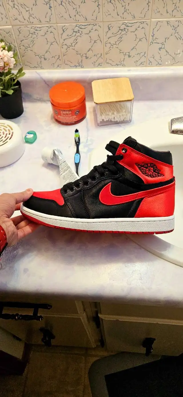 jordan 1 bred satin in Men's Shoes in Lethbridge - Image 2