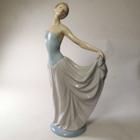 Lladro DANCER porcelain figurine
