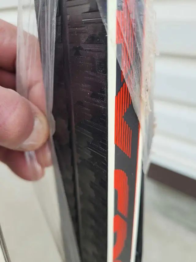 New Fischer XC Sporty Crown cross country ski 197cm in Ski in Calgary - Image 8