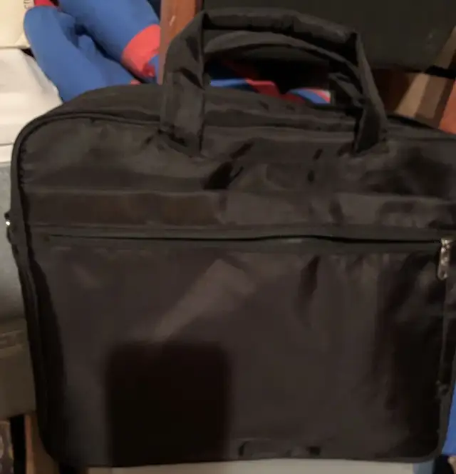 NEW Black Laptop Computer Messenger Carrying Bag / Case in Laptop Accessories in Calgary - Image 4