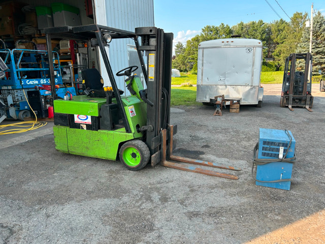 Chariot Élévateur CLARK TM15 à batterie 36V Battery Forklift dans Équipement agricole  à Laval/Rive Nord