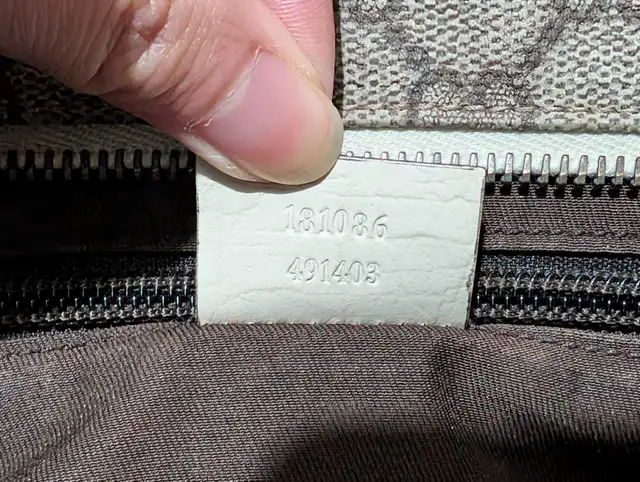 Gucci Canvas Tote Bag in Women's - Bags & Wallets in Mississauga / Peel Region - Image 9