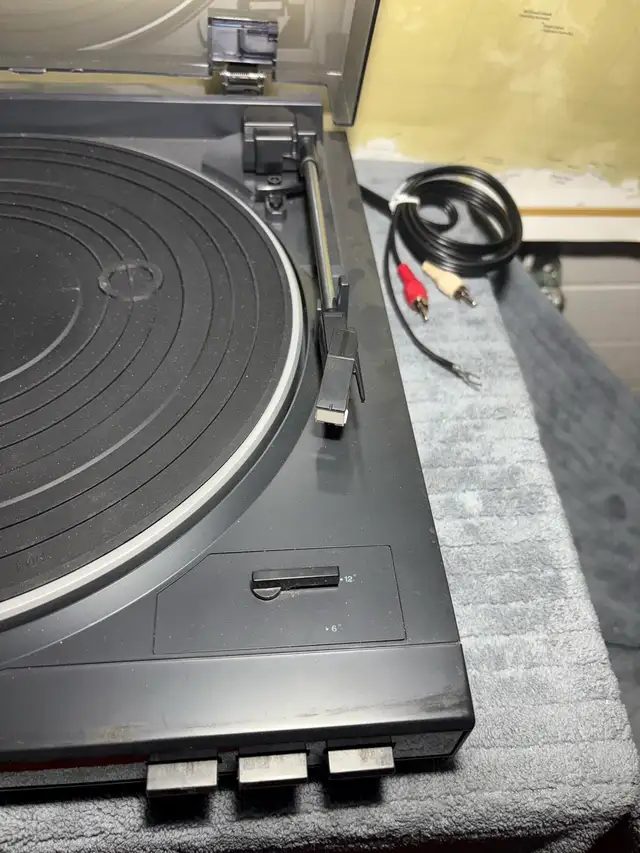 Nexxtech LAB-1100 Turntable in Stereo Systems & Home Theatre in Edmonton - Image 5