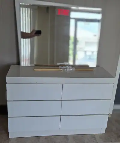 Bureau de chambre, View more