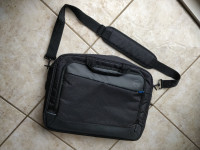 Dell Notebook/laptop Carrying Case Black, T3315 - Mint