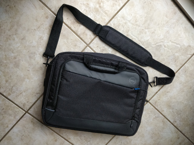 Dell Notebook/laptop Carrying Case Black, T3315 - Mint in Laptop Accessories in Windsor Region