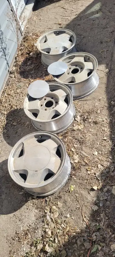 16 6 bolt Chevy Rims. Came off a 1999 suburban. Will not fit 2000 and up. Check the inside rim pictu...