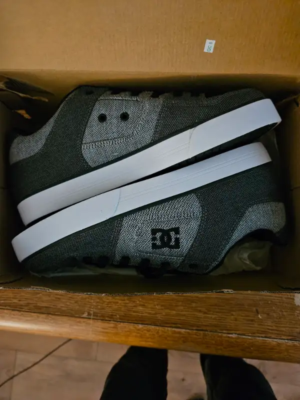 Men's DC Skateboard Shoes - Size 11.5 (Brand New / Never Worn!)63871131403011121