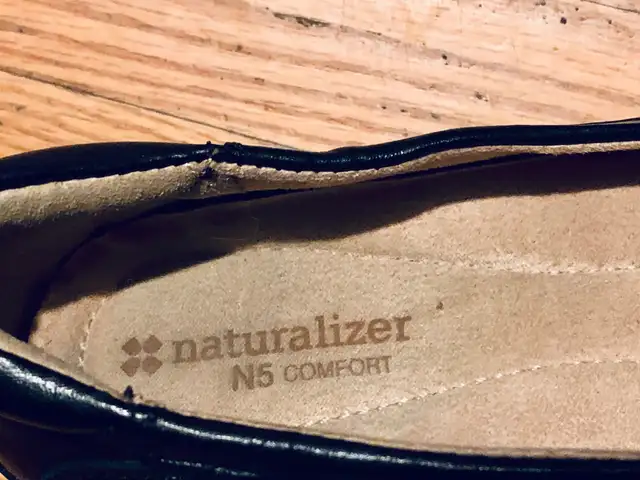 Naturalizer Black Women’s Size 8.5 Flats Leather Shoes in Women's - Shoes in Kitchener / Waterloo - Image 3
