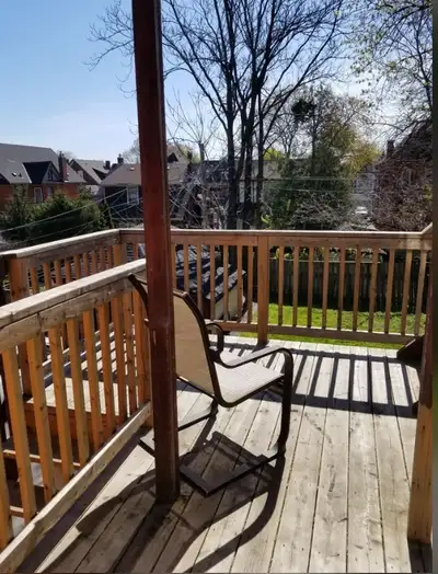 Bright Clean Quiet 1 Bed + Den/Office Home parking included