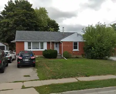 3-Bedroom Upper Floor Home for Rent – East Galt Galt,