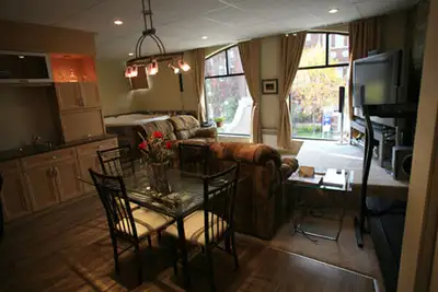 Actuellement loué, minimalement jusqu'au 30 juin 2025. Superbe loft à louer, sur la rue Saint-Domini...