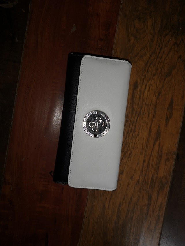 Guess purse set Women's Bags & Wallets Winnipeg Kijiji