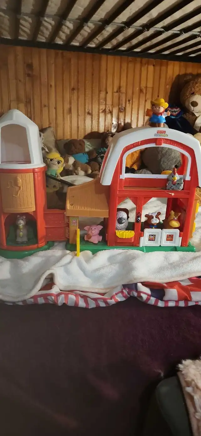 Fisher-Price Little People Barn Bundle