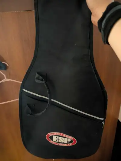 This ESP guitar bag is designed to carry your electric guitar safely and comfortably. While it has b...