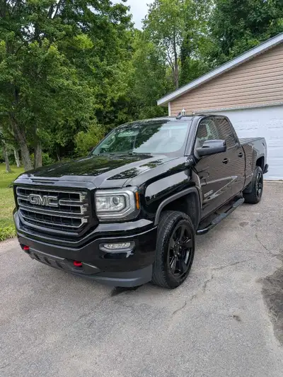 GMC Sierra 2019 limited, avec 89048 km au compteur. Moteur 5.3 Tout les entretiens son à jour, *Gara...