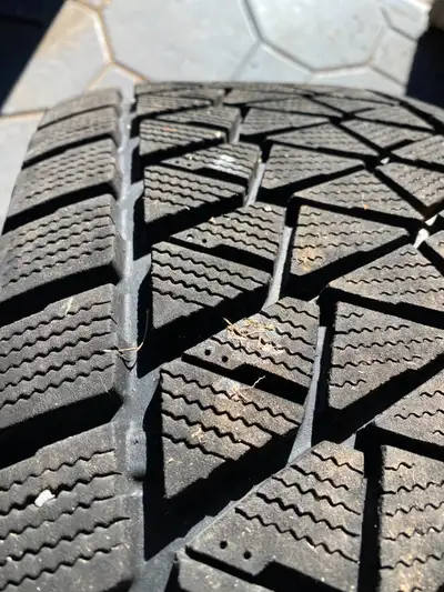 Great deal for these Blizzak tires and rims. 275/65R18 Very little wear on the tires. Steel rims cou...