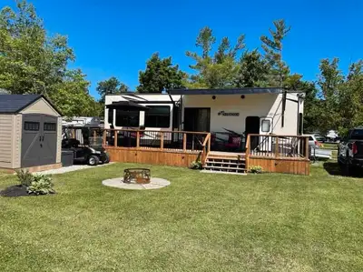2019 Keystone Residence 401FLFT FOR SALE Asking $79,900 2019 Keystone Residence 401FLFT on a large l...