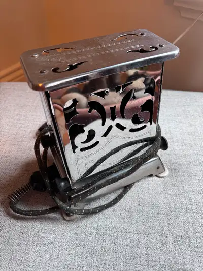 Antique Toaster for sale in good condition with original cord also good condition.