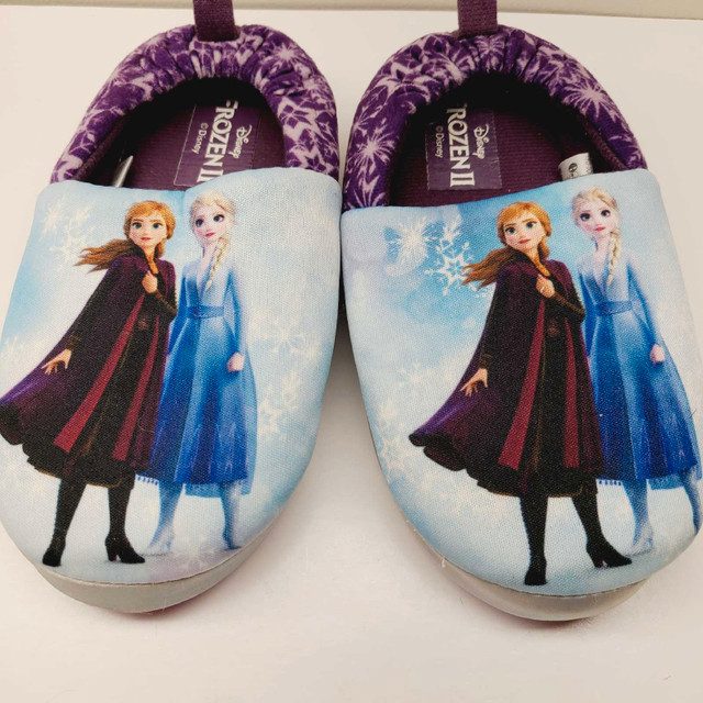 Frozen slippers 13 1/2 in Kids & Youth in Belleville - Image 3