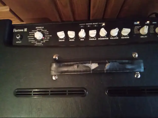 Line 6 Flextone III XL 150W Stereo Guitar Amp in Amps & Pedals in Ottawa - Image 7