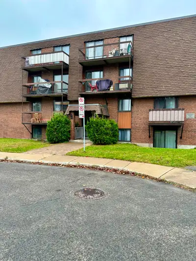 SUPERBE– Grand 4 ½ rénové dans le secteur recherché de Laval-des-Rapides – 1 495 $/mois Spacieux et...