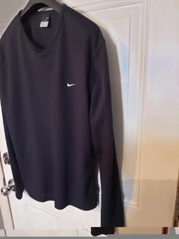 Ladies Nike DriFit Black Long Sleeve Sports Top Size XL (16-18)! in Women's - Tops & Outerwear in Saint John - Image 5