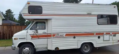 1984 GMC CUTWAY MOTOR HOME 3500. KM 191 510. . NEW BATTERY RUNING AND DRIVE. 350 MOTOR CHEVY. AUTOMA...