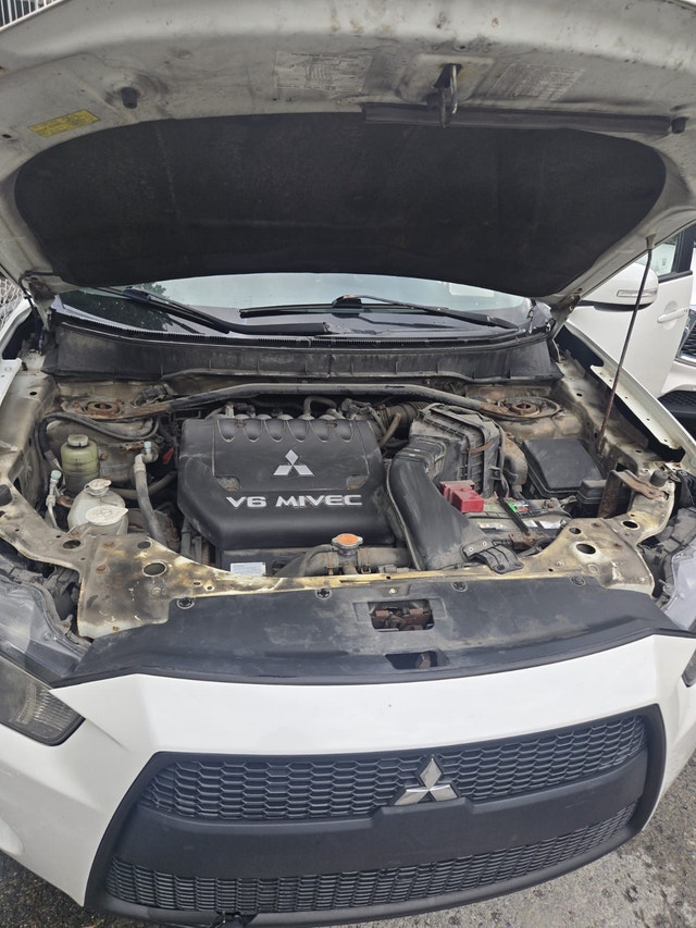 Mitsubishi Outlander — photo 2
