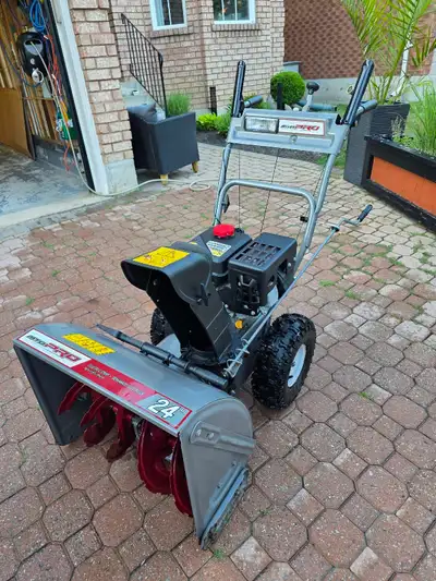 MTD Pro - 24 inch snowblower - perfect condition, View more