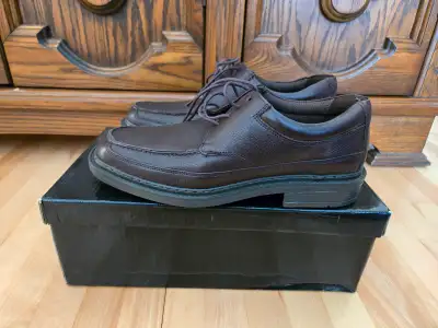 Chaussures à lacets pour hommes neuves, View more