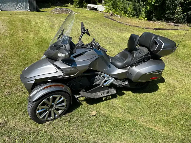 Can am Spyder F3 touring limited 2017 in Touring in Gatineau - Image 8