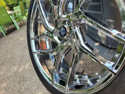 ***MINT CONDITION*** ***WHEELS & TIRES MOUNTED ON DEMO VEHICLE FOR 1 MONTH - UNDER 100KM'S ON WHEELS...