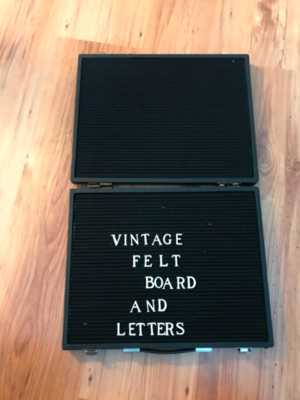 Two Sided Easel Felt Board and Letters 19 inches by 11 inches in Arts & Collectibles in Winnipeg