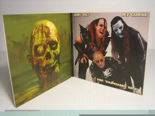 MISFITS - THE DEVIL'S RAIN  COMPACT DISC CD in Arts & Collectibles in London - Image 4