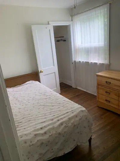 Room for Rent – Downtown Kitchener (Steps from Victoria Park!)