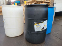 45 gallon/205L plastic drums