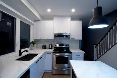 Unit: Large furnished bedroom available for rent in a shared house. Price: $800 (inclusive of utilit...