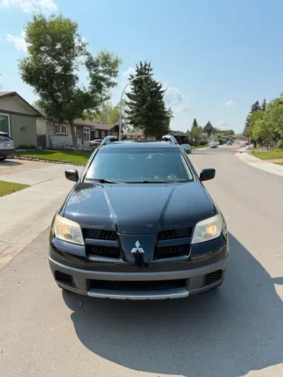 For sale is my 2006 Mitsubishi Outlander with 220,000 km, mostly highway driven and in excellent con...