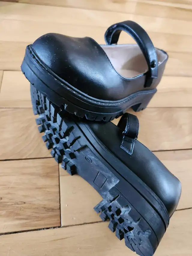Souliers fille taille 3 in Kids & Youth in City of Montréal - Image 3