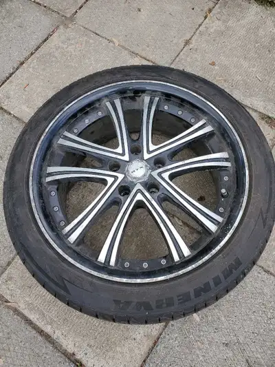 4 mags RTS dont 3 montés sur pneus d'été 225/45ZR18. Les pneus ont roulés un été et sont en très bon...