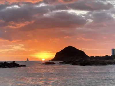 OCEANFRONT MAKAHA SUNSET CONDO Oahu Hawaii (sleeps 2), View more