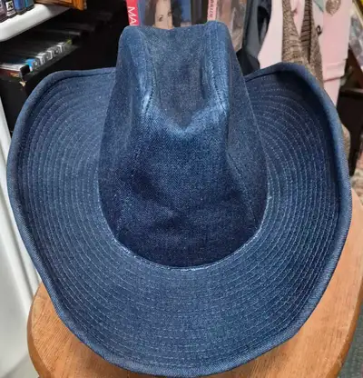 Saddle up in style with this gently worn Lanning denim cowboy hat, perfect for adding a touch of wes...