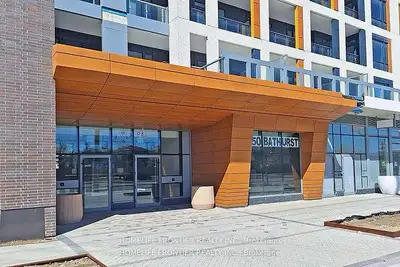 Welcome To Modern Living In The Heart Of Thornhill! This Beautifully Maintained 1 Bedroom Suite is t...