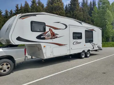 2010 Cougar by Keystone Model 28 1 with Polar Package, Dual pane windows and thermal insulation Alum...