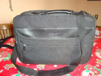 BLACK LAPTOP BAG CASE LOGIC BRAND OTHER VARIETY FIVE STAR, View more