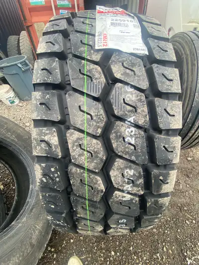 Bassi Tire Service 6️⃣4️⃣7️⃣2️⃣9️⃣0️⃣8️⃣2️⃣0️⃣3️⃣ Yard service available