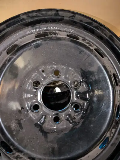rims pour pneus 16 pouces - 6 bolts - 75 $ chaque ou 4 pour 275 $
