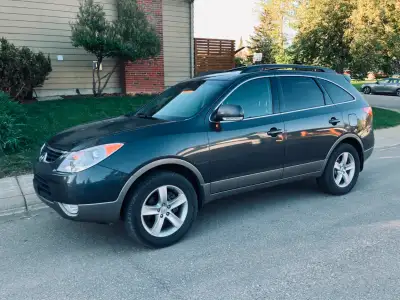 '12 Hyundai Veracruz GLS Boulder Gray exterior w/ excellent condition Black Leather interior, V6 eng...