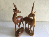 Antilopes en bois sculptés à la main 25$ chaque